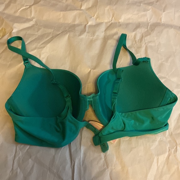 Victoria’s Secret size 36B bra - Picture 2 of 2